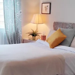 Apartment Butterfly - Entire Within 5km Of, Galway